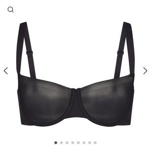 SKIMS NO SHOW MOLDED UNLINED BALCONETTE BRA